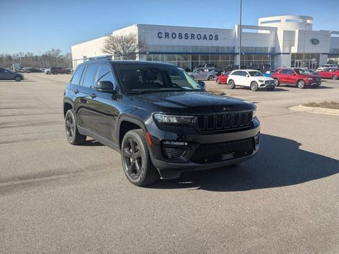 Used 2023 Jeep Grand Cherokee Limited w/ Luxury Tech Group II AWD/4WD image 1