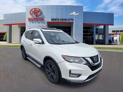 Used 2017 Nissan Rogue SL w/ SL Premium Package image 2