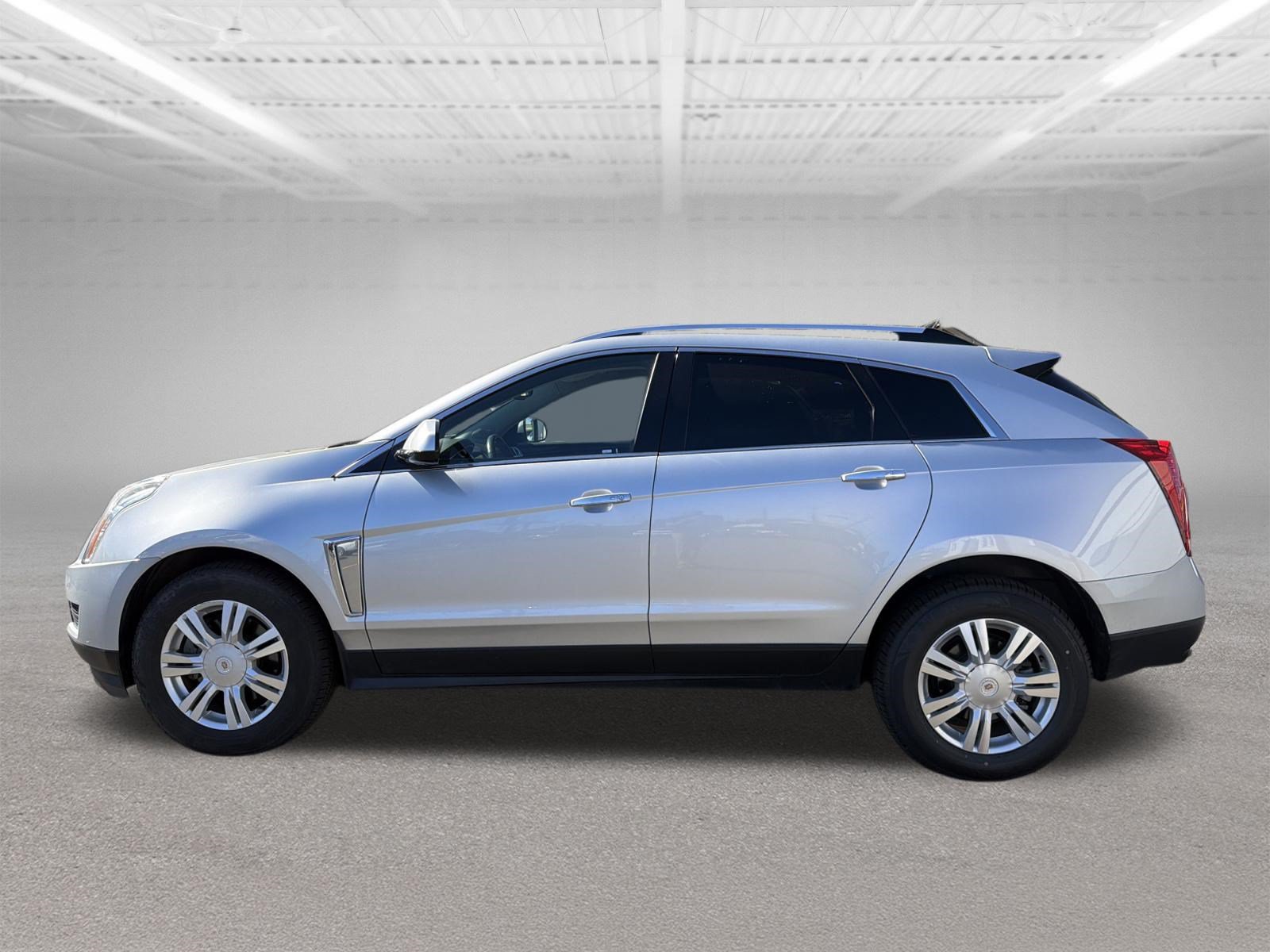 Used 2015 Cadillac SRX Luxury w/ Driver Awareness Package FWD image 2