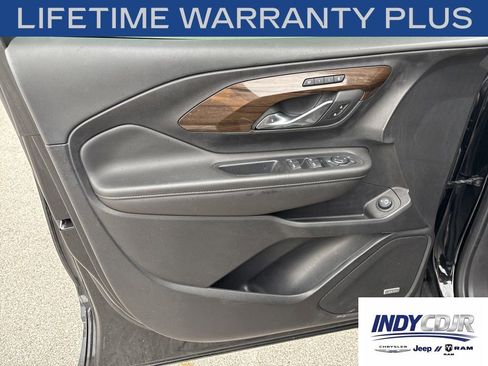 Used 2020 GMC Terrain Denali w/ Denali Premium Package FWD image 8