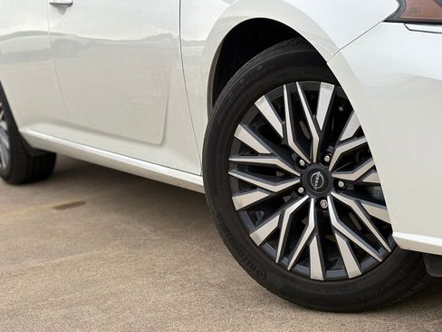 Certified 2023 Nissan Altima 2.5 SV w/ SV Premium Package image 8