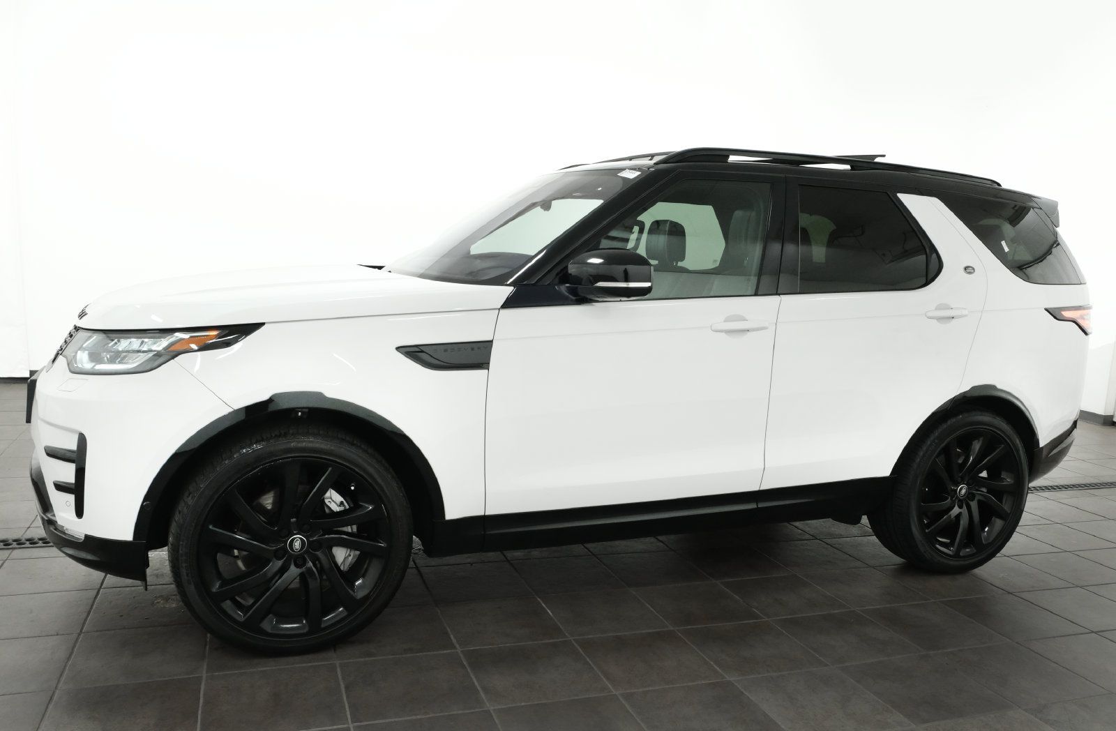 Used 2019 Land Rover Discovery HSE Luxury AWD/4WD image 4