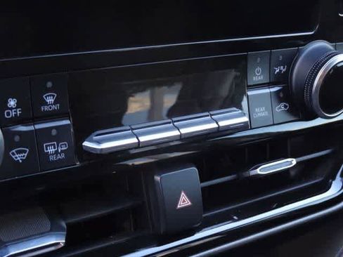 Used 2023 Toyota Highlander L image 14