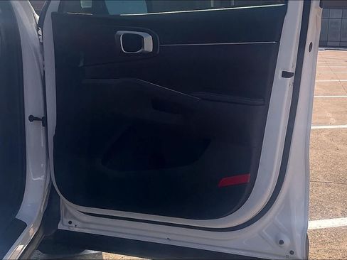 Certified 2025 Kia Sorento LX FWD image 26