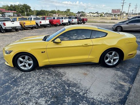 Used 2017 Ford Mustang Coupe RWD image 4