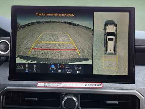 Used 2025 Toyota 4Runner Trailhunter image 39