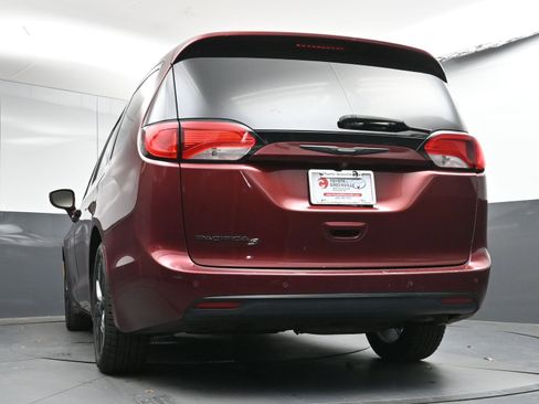 Used 2018 Chrysler Pacifica Touring Plus w/ S Appearance Package image 27