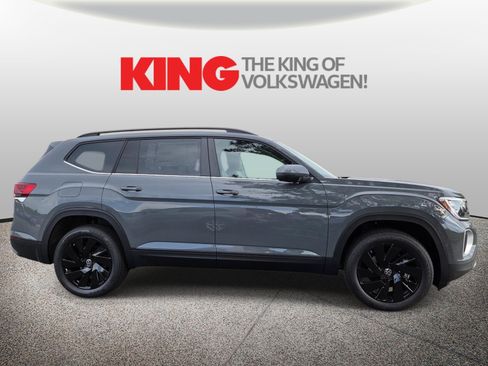 New 2026 Volkswagen Atlas SE FWD image 2