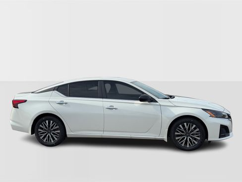 New 2025 Nissan Altima 2.5 SV image 8