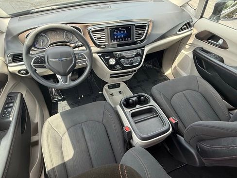 Used 2018 Chrysler Pacifica Touring Plus w/ Tire & Wheel Group FWD image 26
