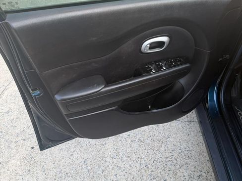 Used 2017 Kia Soul + FWD image 5
