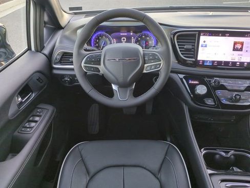 New 2026 Chrysler Pacifica Limited w/ Uconnect Theater Family Group image 16