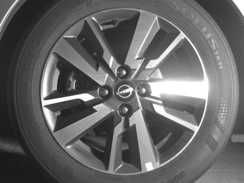 Used 2025 Nissan Versa SV image 12