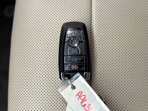 Used 2024 Lincoln Nautilus Premier AWD/4WD image 8