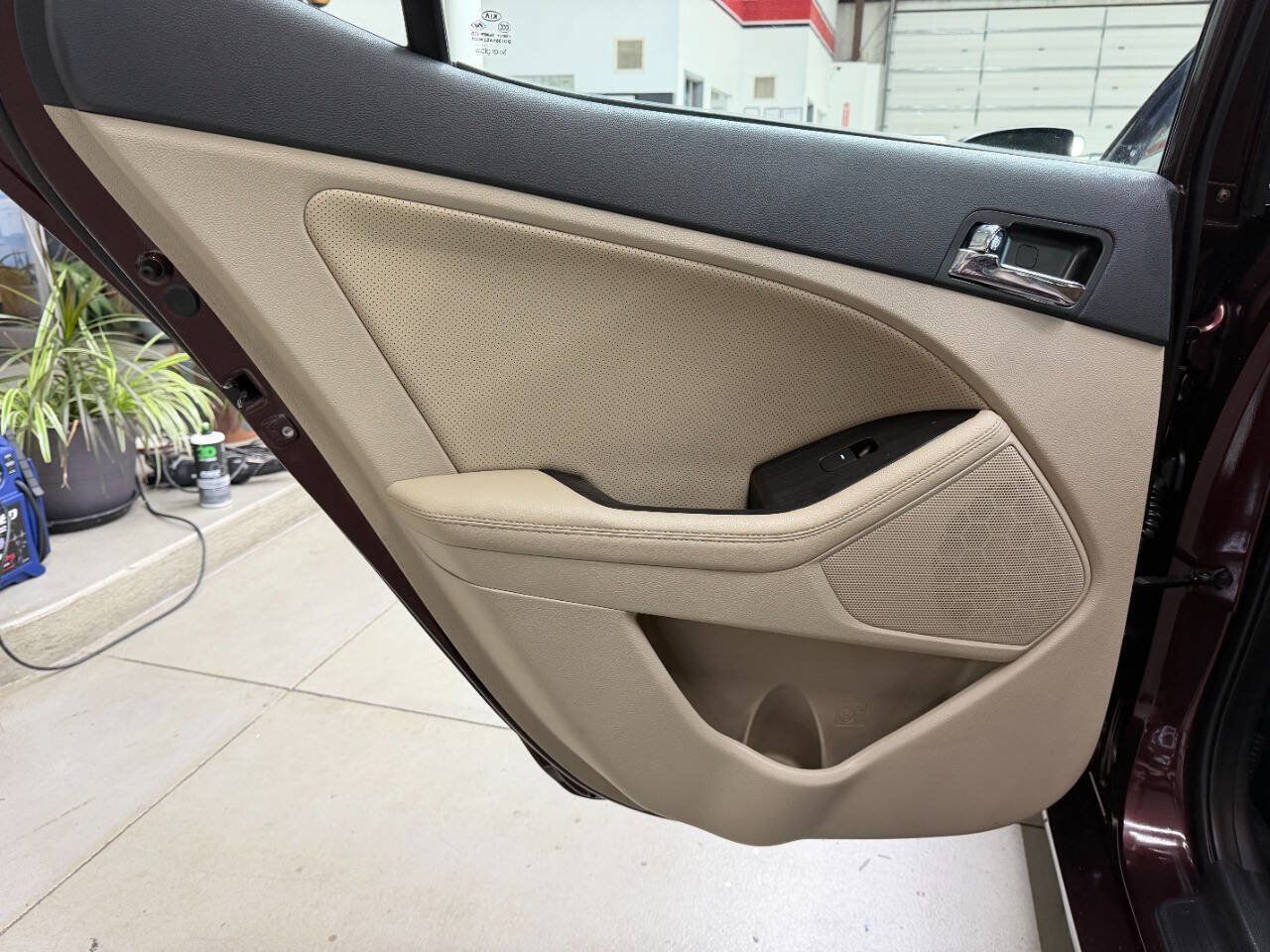 Used 2012 Kia Optima EX FWD image 12