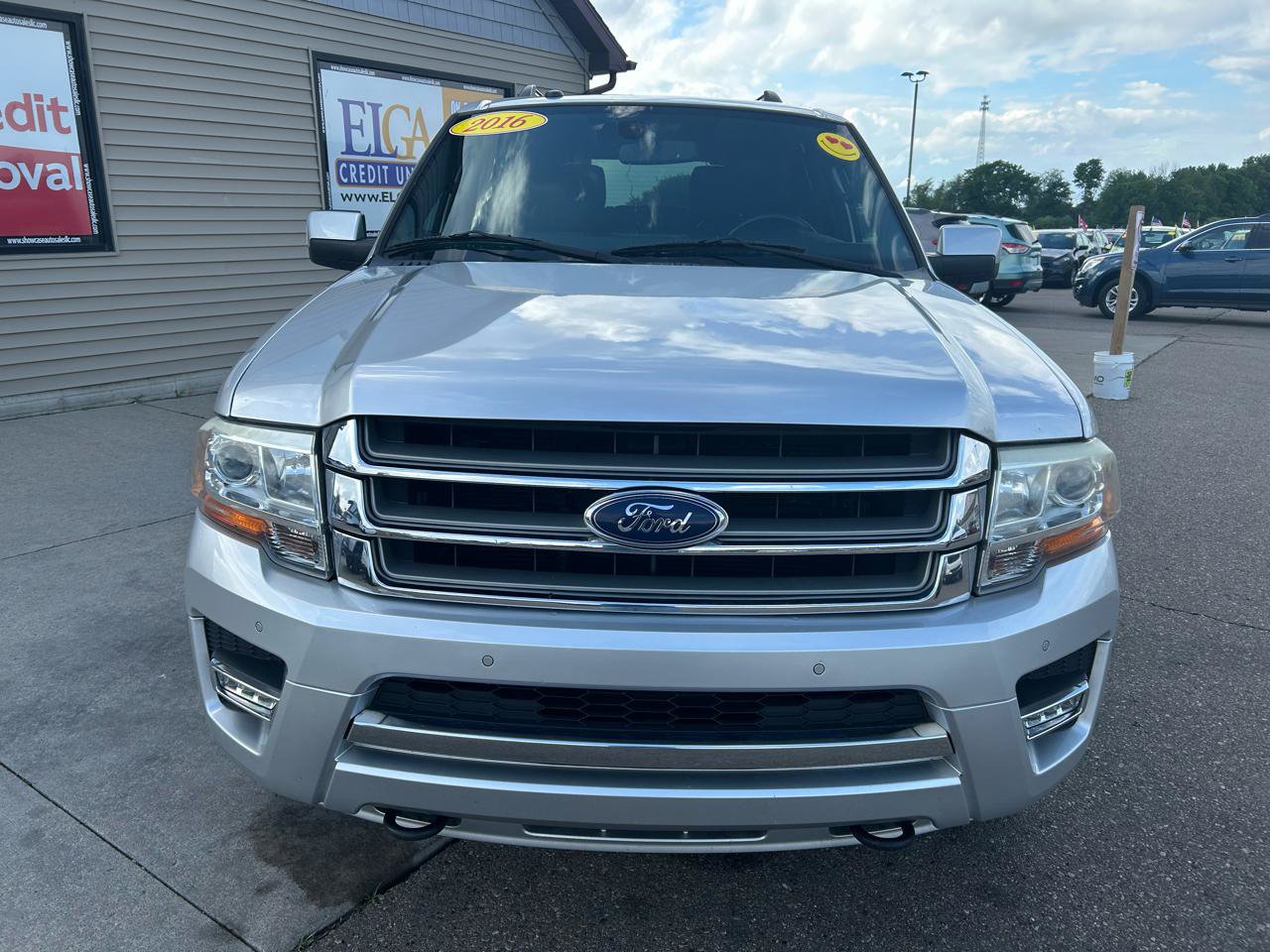 Used 2016 Ford Expedition Limited AWD/4WD image 2
