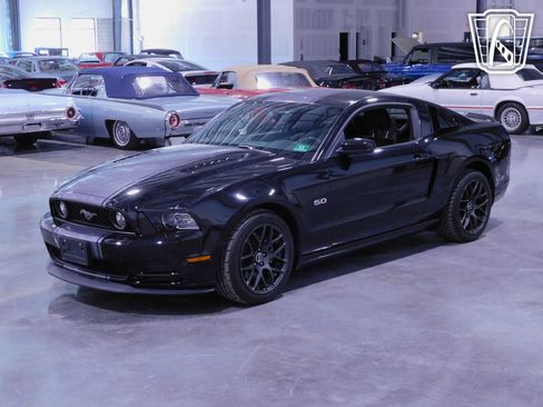 Used 2014 Ford Mustang GT w/ Equipment Group 301A image 28