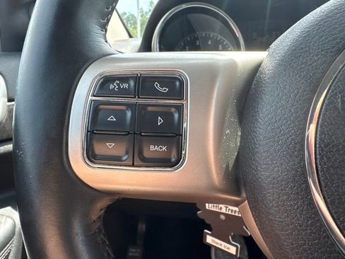 Used 2011 Jeep Grand Cherokee Laredo AWD/4WD image 21