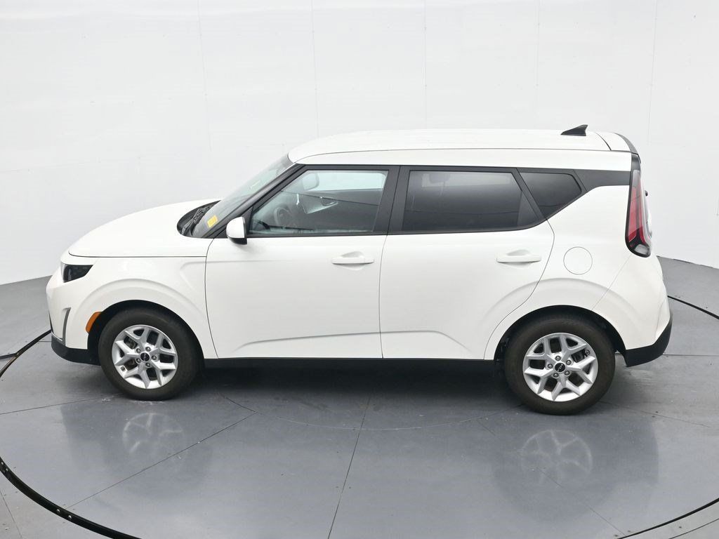 Used 2023 Kia Soul LX w/ Option Group 015 FWD image 24