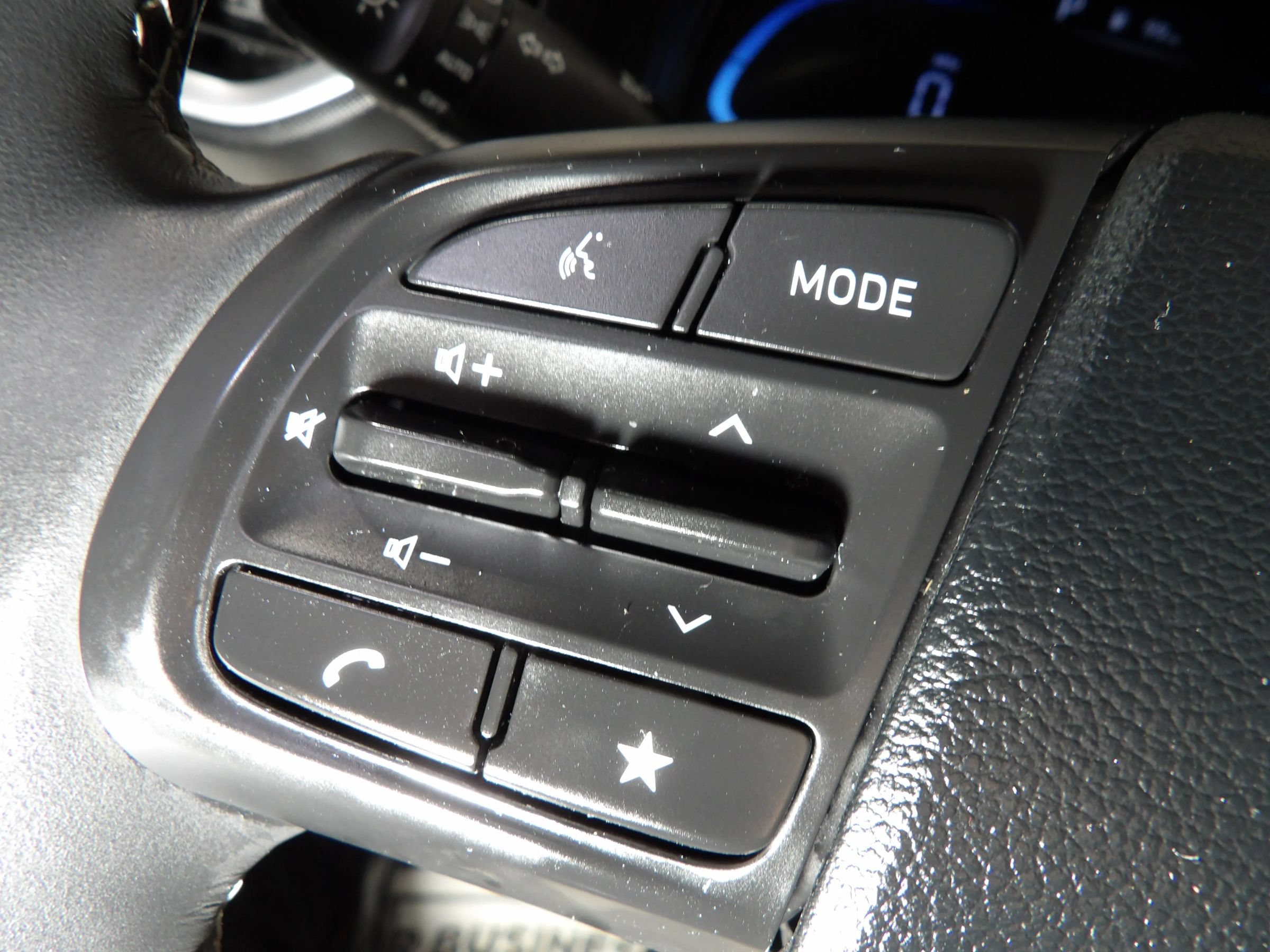 Used 2025 Hyundai Venue SEL FWD image 17