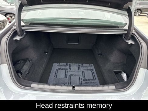 Used 2025 BMW 760i xDrive w/ Executive Package image 11