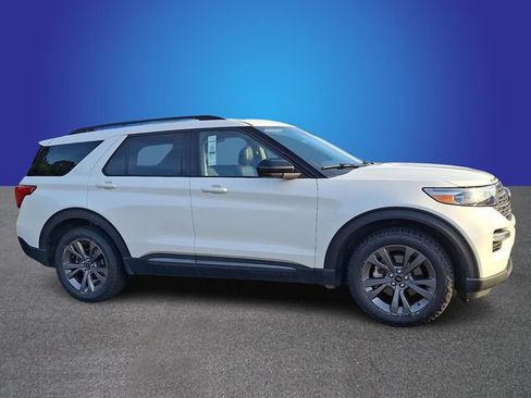 Used 2023 Ford Explorer XLT w/ Equipment Group 202A AWD/4WD image 3