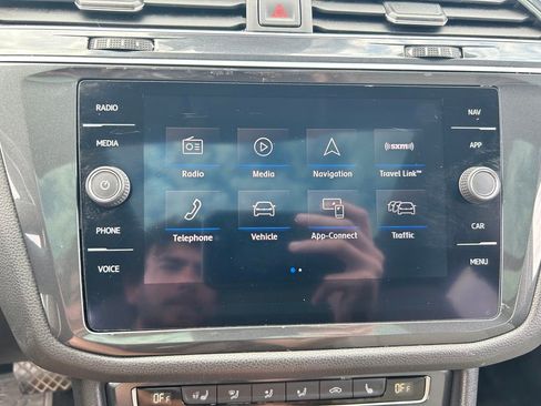 Used 2020 Volkswagen Tiguan SEL image 12