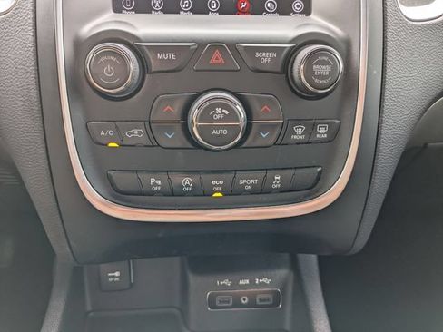 Used 2019 Dodge Durango SXT AWD/4WD image 3
