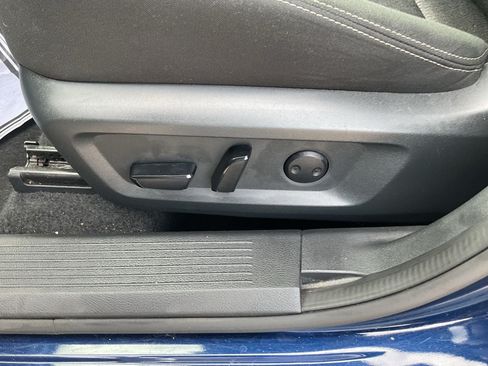 Used 2025 Nissan Rogue SV FWD image 9