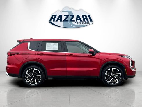 Used 2024 Mitsubishi Outlander SE Black Edition image 2