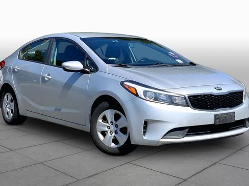 Used 2017 Kia Forte LX FWD image 3