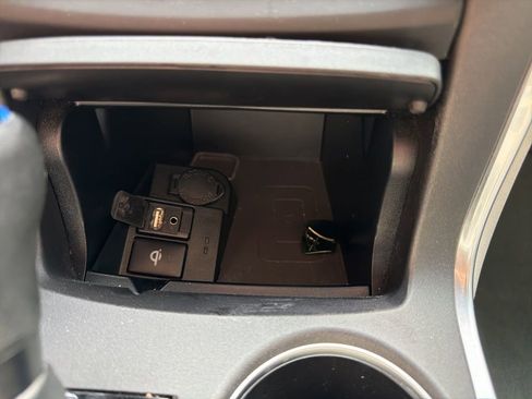 Used 2016 Toyota Camry XLE w/ Moonroof Package image 21