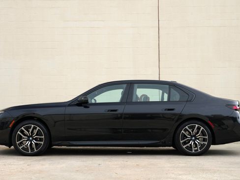 Used 2023 BMW 740i RWD image 9