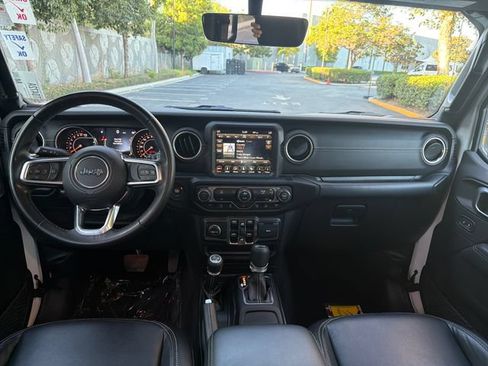 Used 2019 Jeep Wrangler Unlimited Sahara AWD/4WD image 12