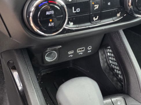 Used 2021 Chevrolet TrailBlazer LT w/ Convenience Package FWD image 17