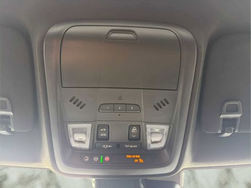 Used 2023 Cadillac XT4 Luxury w/ Cold Weather Package image 15