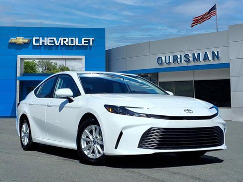 Used 2025 Toyota Camry LE image 1