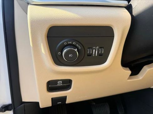Certified 2024 Jeep Grand Cherokee Limited AWD/4WD image 15