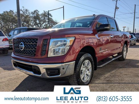 Used 2019 Nissan Titan SV w/ SV Convenience Package image 7