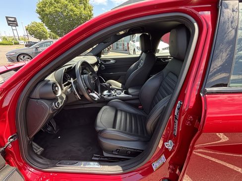 Certified 2023 Alfa Romeo Giulia Quadrifoglio RWD image 23