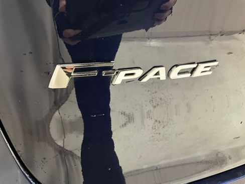 Used 2018 Jaguar F-PACE S image 9