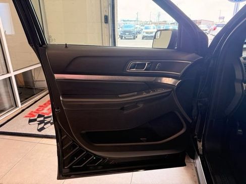 Used 2019 Ford Explorer XLT AWD/4WD image 12