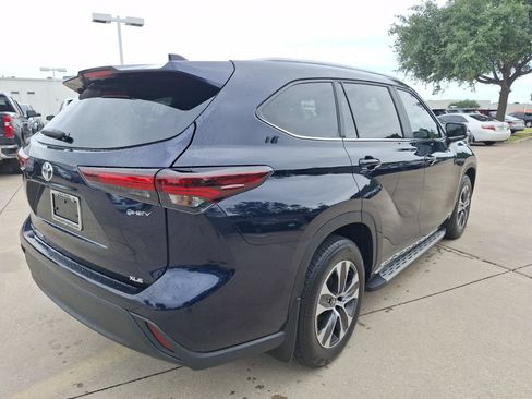 Used 2025 Toyota Highlander XLE AWD/4WD image 6