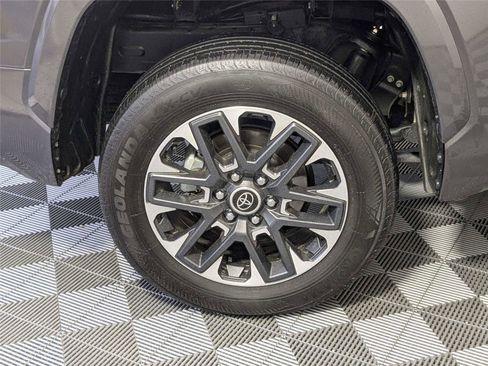 Used 2024 Toyota Tundra Limited AWD/4WD image 8