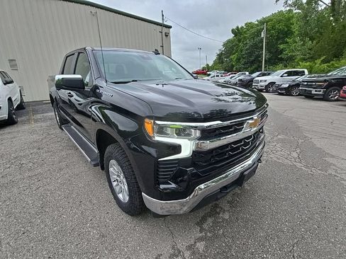 Used 2024 Chevrolet Silverado 1500 LT w/ Leather Package AWD/4WD image 12
