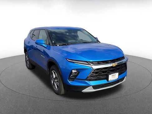 Used 2025 Chevrolet Blazer LT image 3