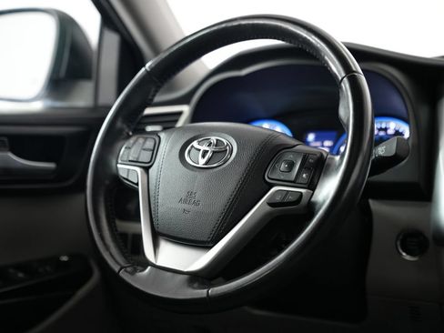 Used 2017 Toyota Highlander XLE AWD/4WD image 11