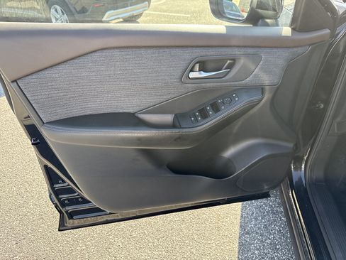 Used 2023 Nissan Rogue SV AWD/4WD image 14