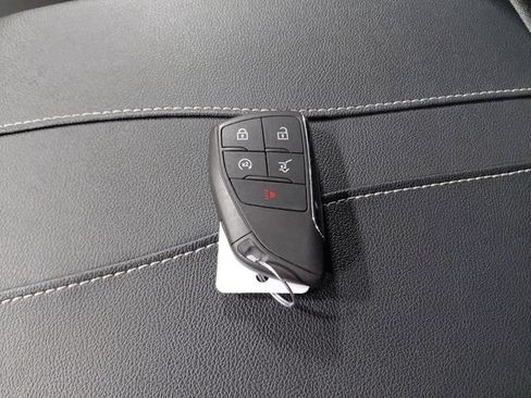 Used 2026 Chevrolet Traverse LT AWD/4WD image 28