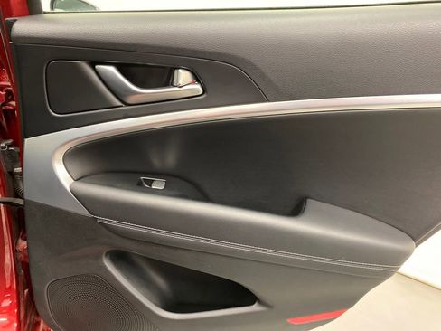 Used 2022 Genesis G70 2.0T image 12